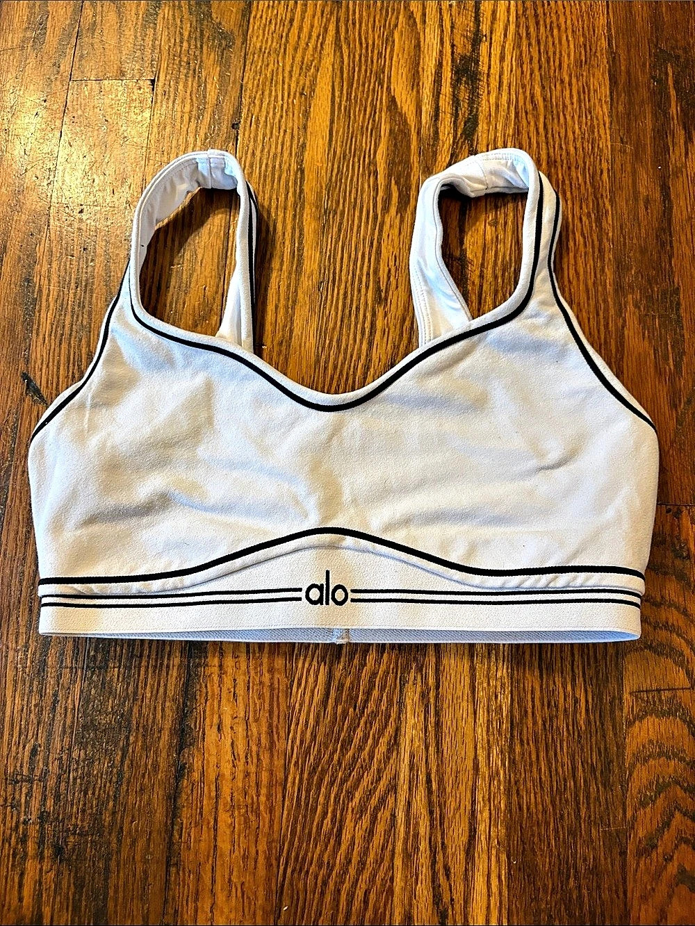 🎉Alo Sports Bra in White and Black Size Small!
